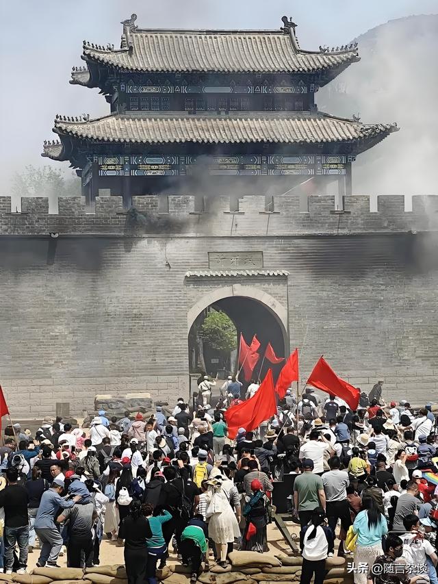 从“捡土豆”走红，看旅游的本真回归：玩就要玩出新花样