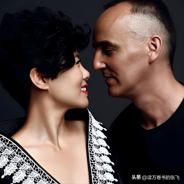 龚琳娜自述离婚内幕：“我们搂着睡了20年，直到他说交了女朋友”