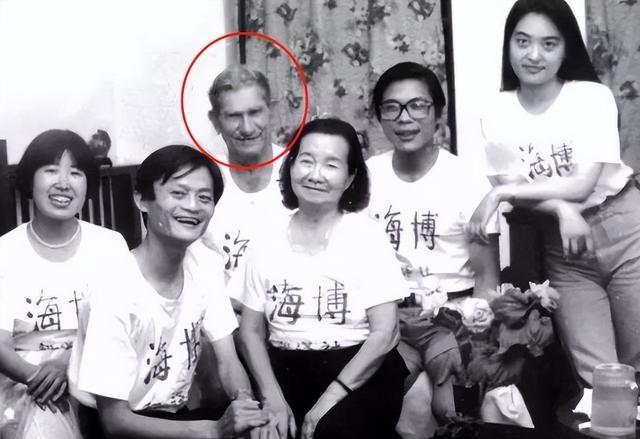 40年前落难时，这对夫妇给马云200块钱，如今马云这样回报他们
