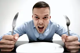 肚子总是感觉饿，别以为只是消化快，4种疾病可能悄悄关注“你”图片