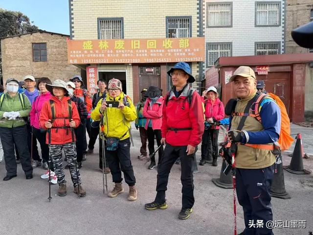 阳光明媚的冬日里,我们爬山去,逛陡坡村、看冬樱花,做晴朗的事