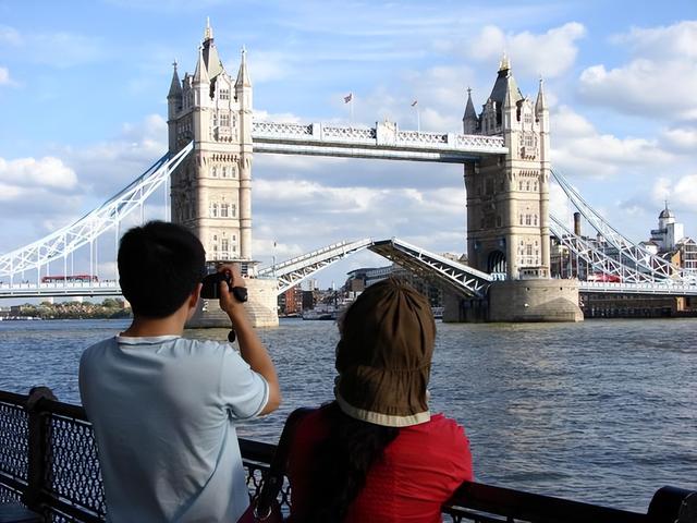继德国之后，英国也开始贴出“中文标语”？中国游客：不能够接受