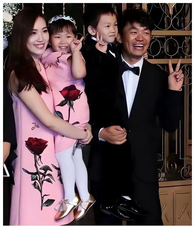 被马蓉横刀夺爱6年后，宋喆前妻杨慧，已经成为他们高攀不起的人