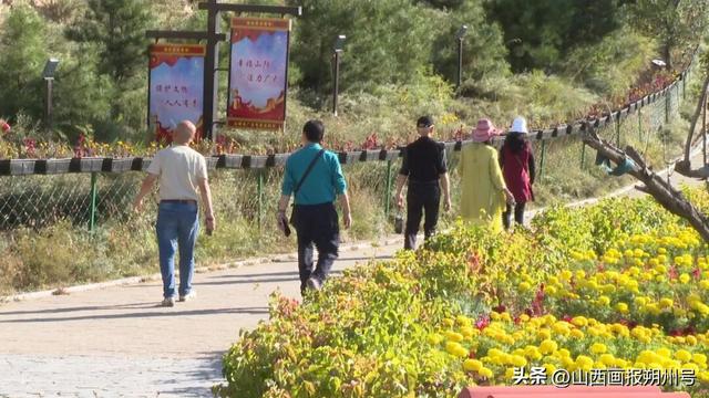 广武长城：国庆假期游人如织