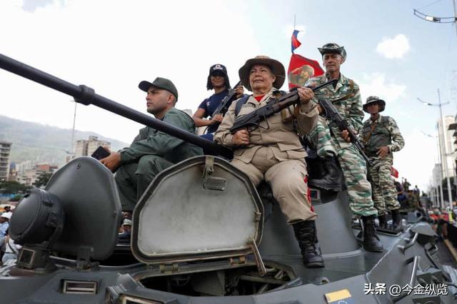 黑鹰掠过加勒比！美军夜行者兵临城下，委内瑞拉或成下个摩加迪沙