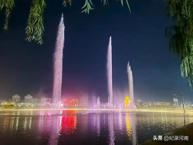 及时回应网友留言全国文明城市柘城县容湖风景区音乐喷泉定期开放