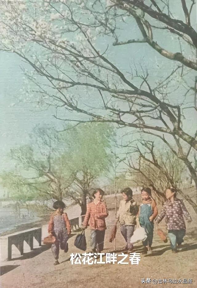一组12枚明信片，记录了1960年时的吉林市城市风光