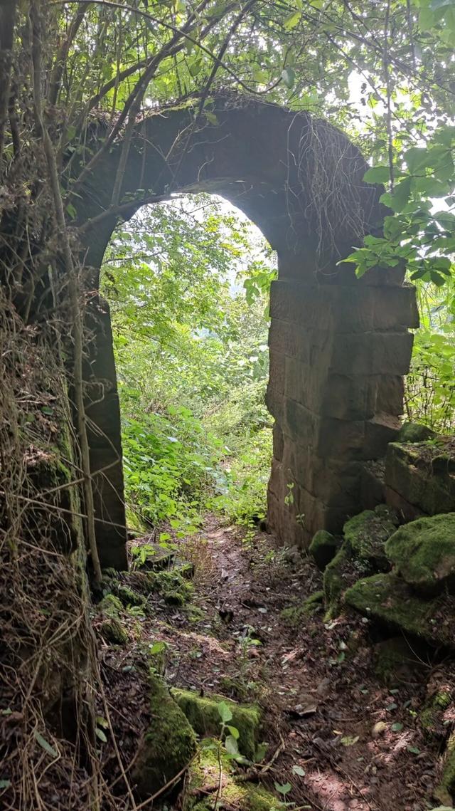 重庆北碚有一座濒临消失的古寨，寨主竟曾是美国总统罗斯福的同学