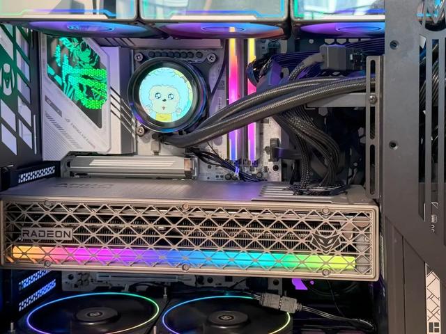 实用小机箱，便携还能装！机械大师C34Pro+Z890吹雪+9070XT装机