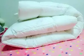 也许这么多年，你盖被子的顺序都错了，难怪每天都不暖和，觉得冷图片