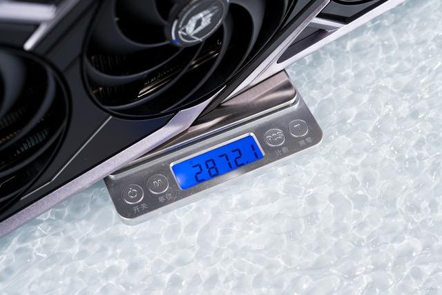 iGame RTX 5090 D v2火神显卡评测：凌厉方正硬汉！性能依旧能打！