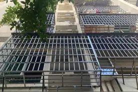 “楼上总滴水，弄脏晾晒的衣服”！海口大英社区居委会：已要求浇花的业主整改图片