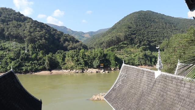 云南边境神秘村落，住在国际河畔，哈尼族阿克老寨