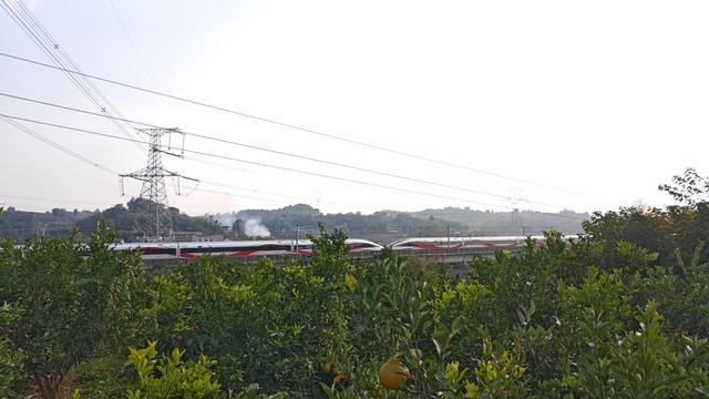 守着一段铁轨，等一列火车：梅家沟、谭家坝的慢时光与远方