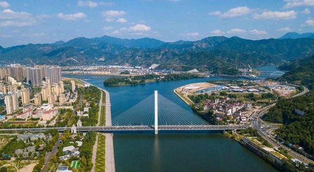 浙江“面积最大”的地级市，居然比4个嘉兴还大，不是温州、杭州