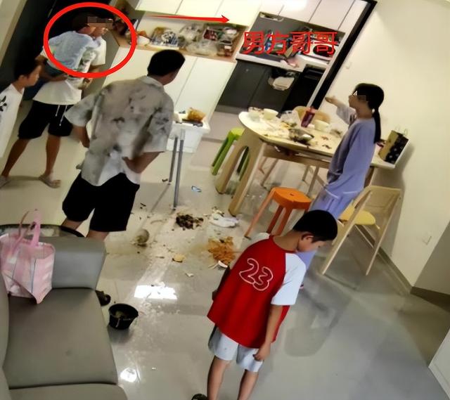 鸡蛋男吵架掀桌不到7天，恶心一幕还是上演了，妻子被指卖惨起号