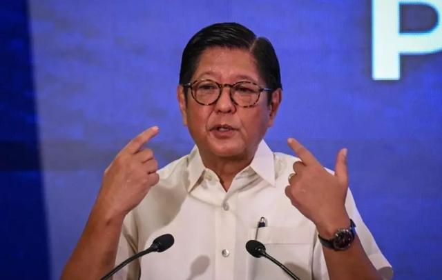 菲律宾35艘船包围黄岩岛，052D携海警迎战，马科斯反问中国一句话