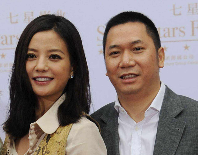 黄晓明公开点名才几天，赵薇近况接连曝光，有一点4年前就注定