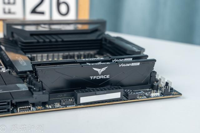 性能表现出众，兼容性表现独一档，十铨T-Force VULCAN火神D5 评测
