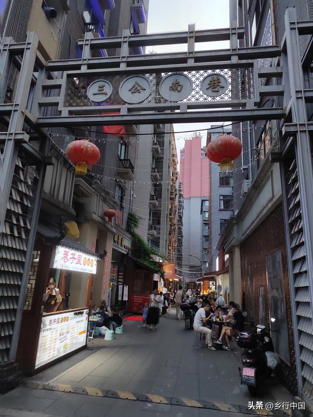 打卡北湖公园：读懂南充的文化密码与生活温度/乡行中国走进南充