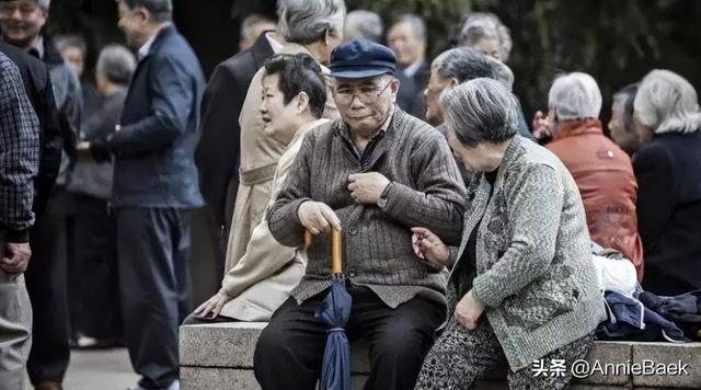 韩国职场太荒遇:青年摆烂,老人70岁归来仍是打工人,就业率突破30%