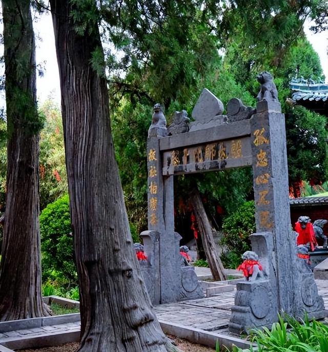 新乡没想到	，红旗也没想到，如今的中国卫辉，已成为全国的焦点！