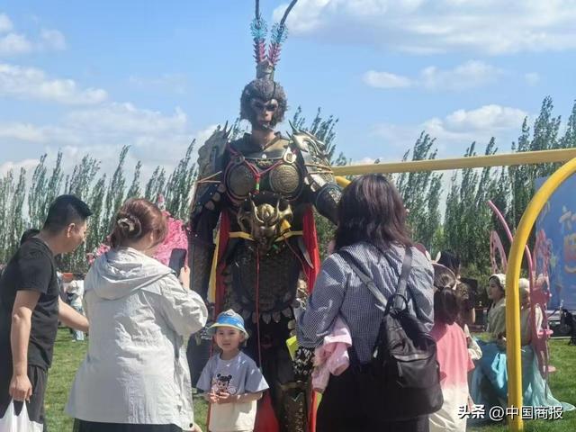 震撼全城！鄂尔多斯植物园中秋国庆巨献：非遗灯会×电音狂欢×国潮演艺×威海海鲜，一键解锁超嗨假期！