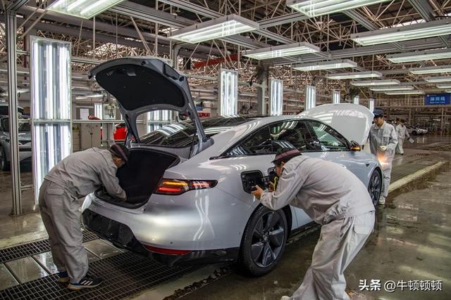 新能源车渗透率破 51.6%！中国汽车正式进入 “电车过半” 时代