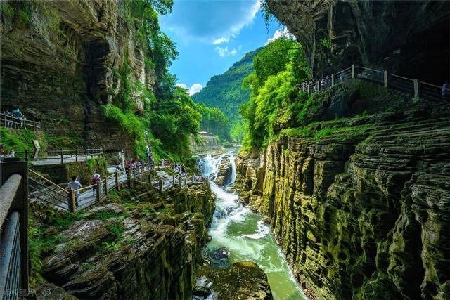 假期旅行的天花板！国内6座被严重低估的宝藏山水小城，风光超绝