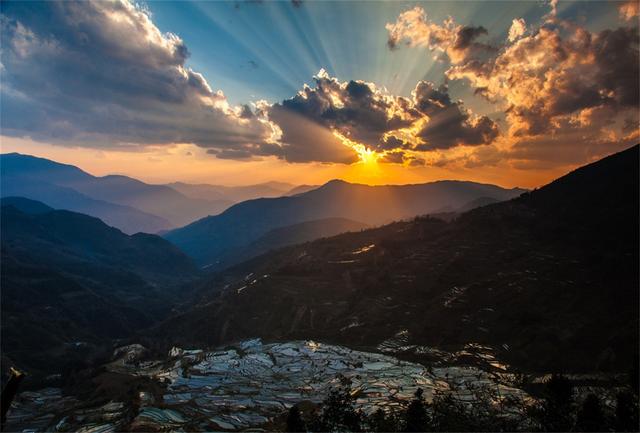 散文 | 梁 平：遥远的哀牢山