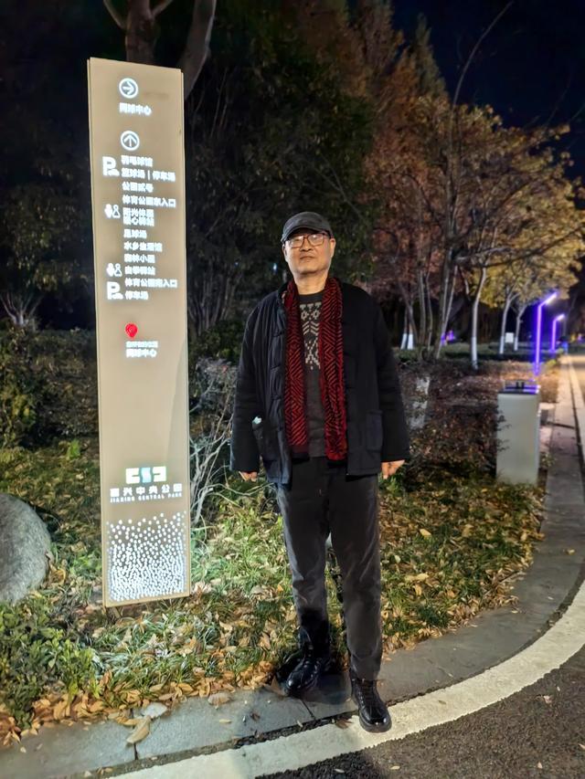 夜步嘉兴中央公园