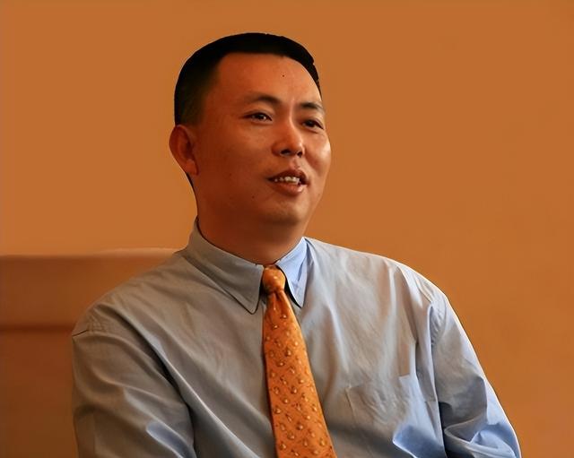 放弃首富做“首善”，他41岁无偿捐出了1000亿，功成身退令人羡慕