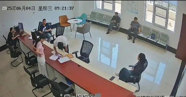 反转？辱骂法官事件后续：监控曝光细节，农妇处罚撤销，法官委屈