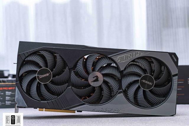 曲面玻璃的通透美学：乔思伯 TK-4 装机实录