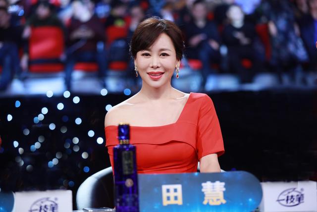 演员田慧现状：定居泰国住豪宅，52岁身材火辣，享受单身生活