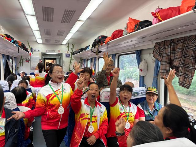 陕西首趟“绿色秦岭环保行”主题专列开行