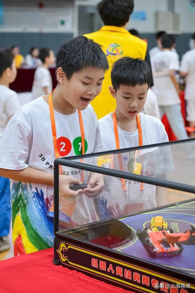 铲翻、撞飞、KO！格斗机器人大赛“弹眼落睛”