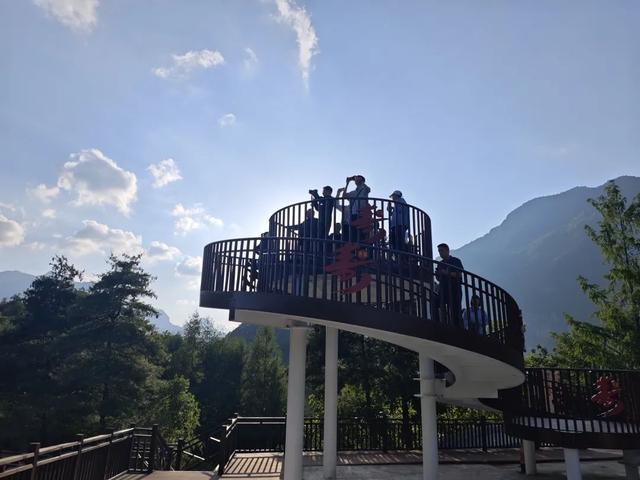 云屏迎来暑期旅游热，多家爆满～订房还要再等几天
