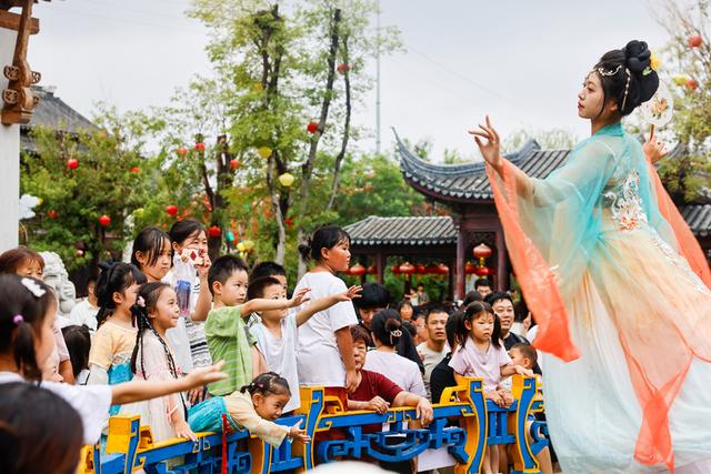 临清东宛园：暑期狂欢醉游人
