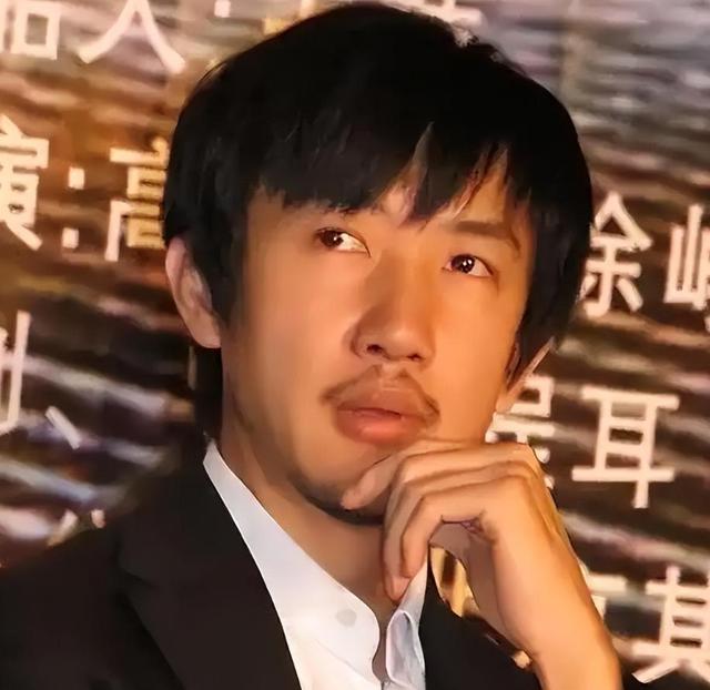 梅婷垫脚、李小冉挡灾，56岁鄢颇娶小15岁娇妻，值吗？