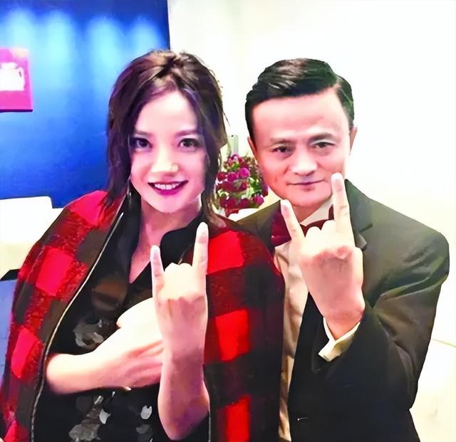 封杀四年	，49岁赵薇突传消息，因胃癌去世传闻5个月前就真相大白