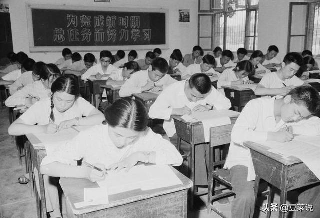 52年前，那个轰动一时的“白卷英雄”张铁生，如今过得怎样了？