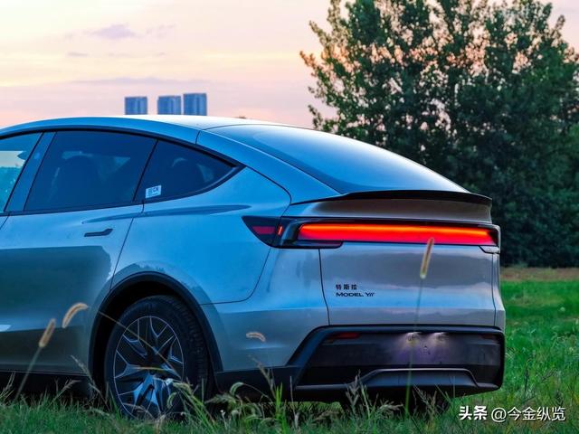 Waymo 150亿砸出“虚胖”车队？被特斯拉“轻资产”玩法降维打击！