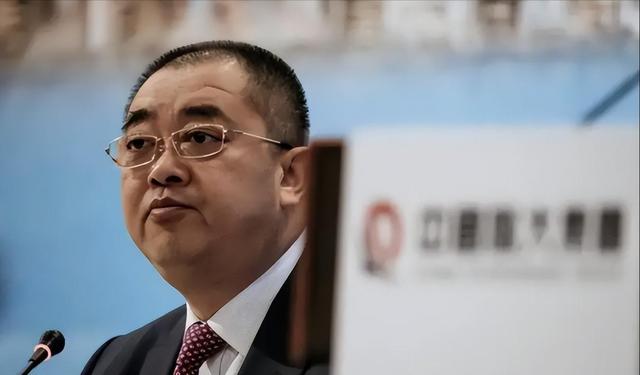 蛇鼠一窝！恒大二把手夏海钧的美国邻居，竟是另一个逃跑富豪