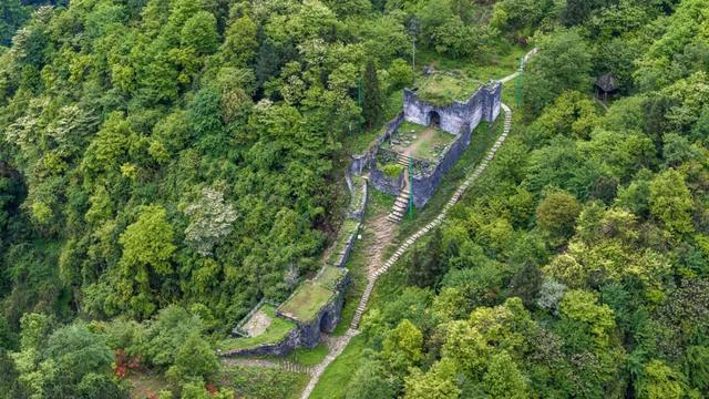 这个“名牌加身”的西南山城，正适合淡季来玩！