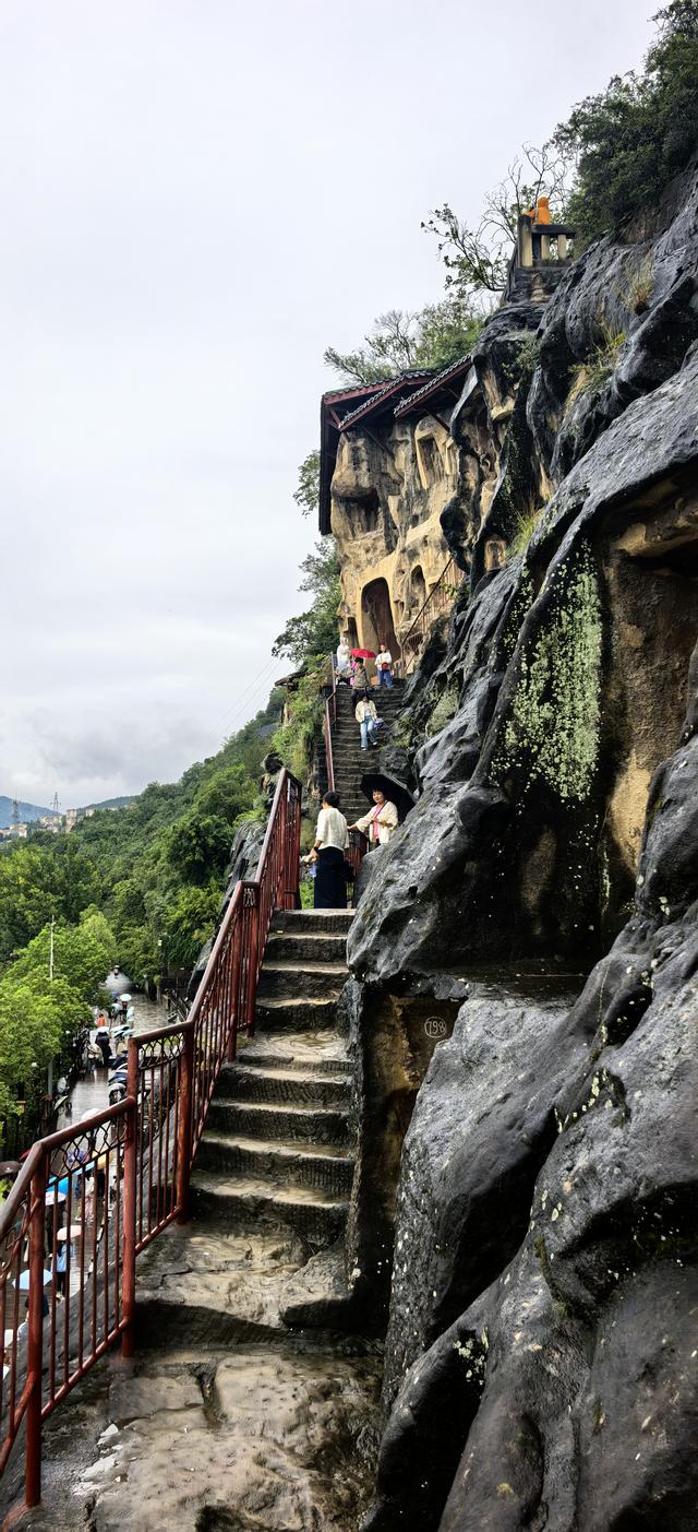蜀道记行‖从山上的皇泽寺到江边的千佛崖