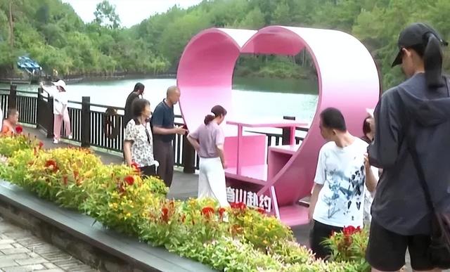 连城：丹霞山水映非遗 暑期文旅经济释放强劲动能