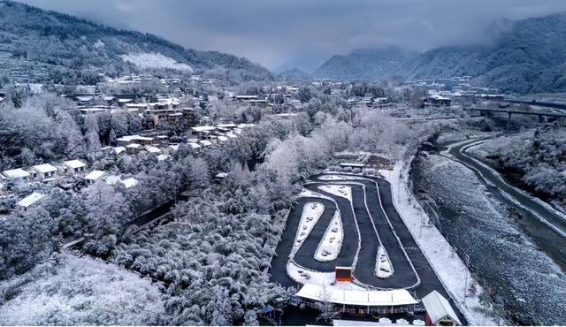 云崖伴暖汤 邂逅冰雪盛景与疗愈时光丨秋假游乡村②