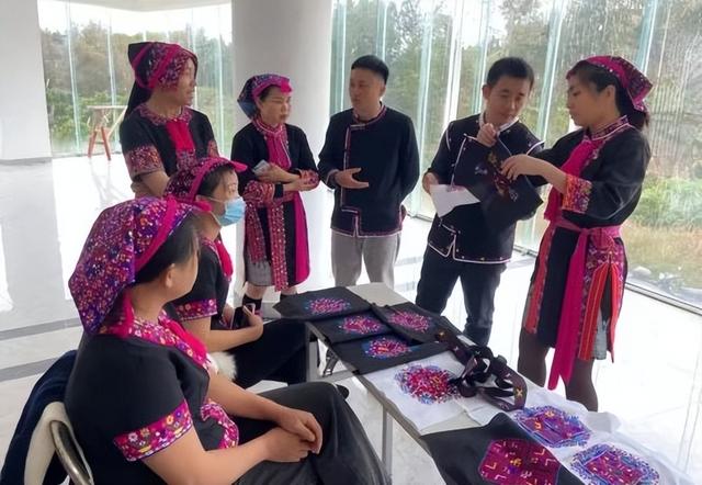 山海间的苗寨原乡：雅啦咪山海情民宿的本真文化旅居