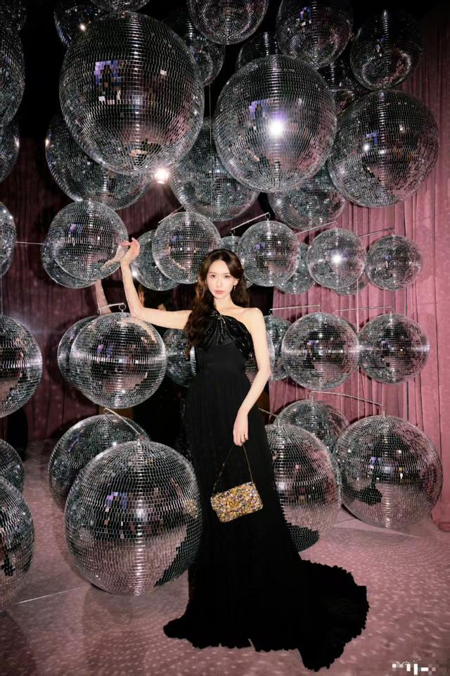 自作孽不可活！看51岁严重日化的林志玲，终是为自己的选择买了单